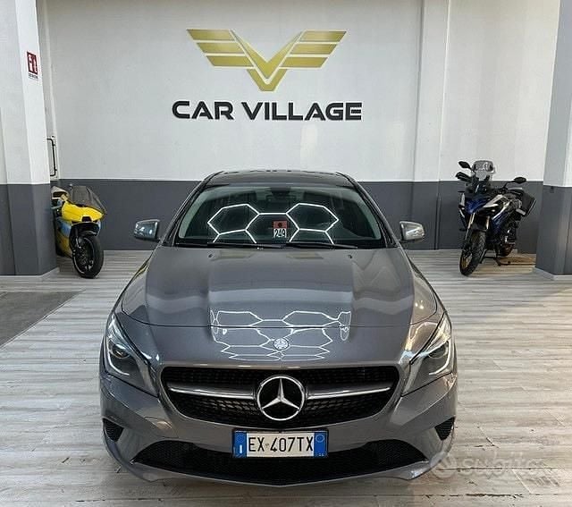 Grigio Usata 2015 Mercedes CLA200 Tre volumi | 15.500 € (Buon prezzo) - Immagine 1/4