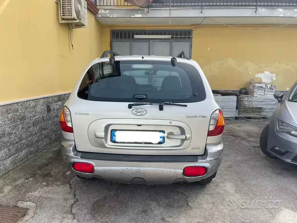 Usata Hyundai Santa Fe 125 CV (91 kW) 2004 Grigio SUV