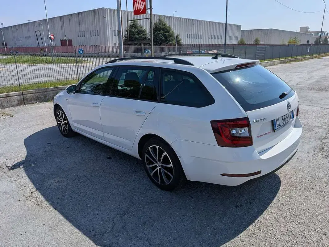Usata Skoda Octavia Soleil 150 CV (110 kW) 2020 Bianco Station wagon