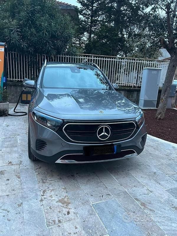 Usata Mercedes EQB300 167 kW (228 CV) 2023 Grigio SUV