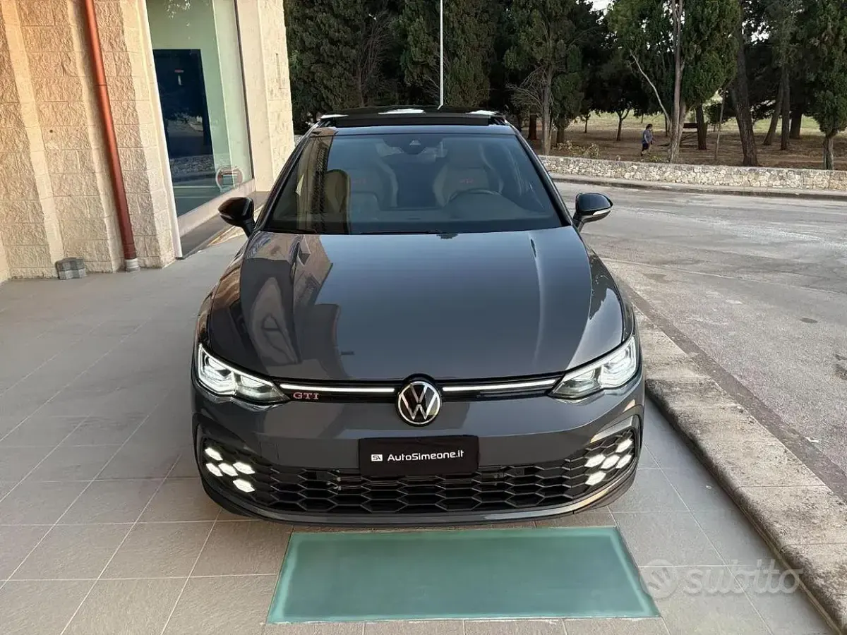 Usata VW Golf VIII GTI 245 CV (180 kW) 2024 Grigio scuro Berlina