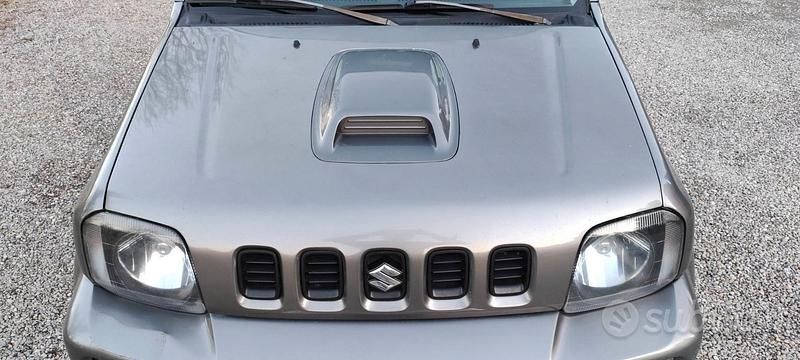 Usata Suzuki Jimny 86 CV (63 kW) 2006 Grigio SUV