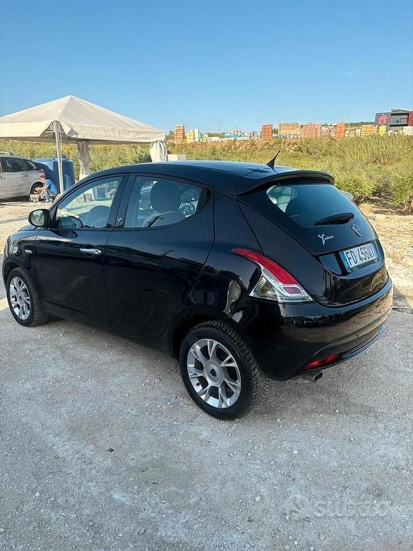Usata Lancia Ypsilon Gold 95 CV (69 kW) 2016 Blu Utilitaria