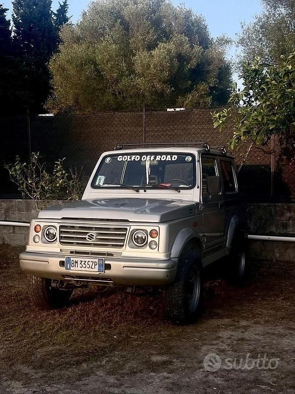 Begagnad Suzuki Samurai 69 HK (50 kW) 2000 Grå SUV