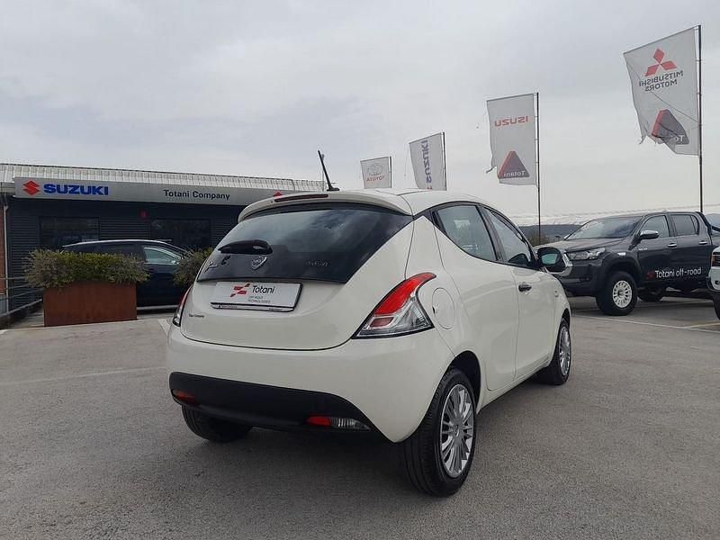 Usata Lancia Ypsilon Silver 69 CV (50 kW) 2020 Bianco Utilitaria