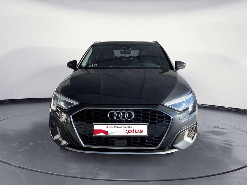 Grigio manhattan metallizzato Usata 2024 Audi A3 Advanced Plus Tre volumi | 31.400 € (Buon prezzo) - Immagine 1/4