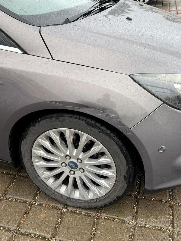 Usata Ford Focus Titanium 2011 Grigio Station wagon