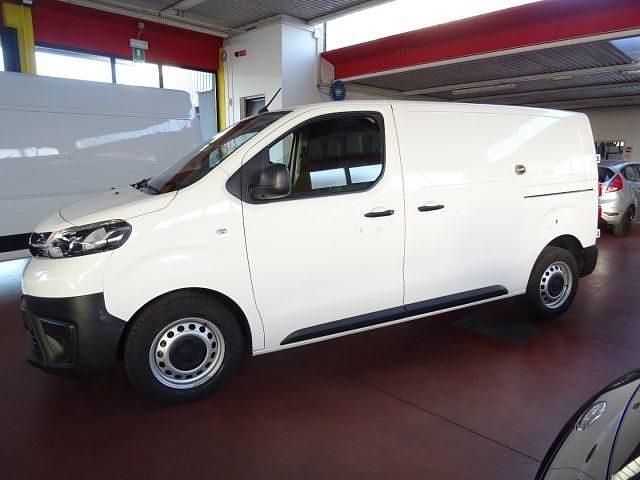 Usata Toyota Proace Active 122 CV (89 kW) 2021 Bianco Monovolume