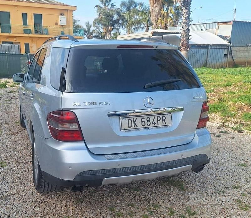 Usata Mercedes ML320 224 CV (164 kW) 2007 Grigio SUV