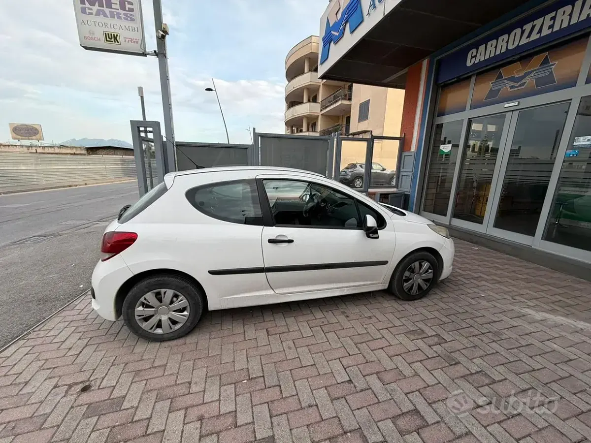 Usata Peugeot 207 68 CV (50 kW) 2010 Bianco Berlina