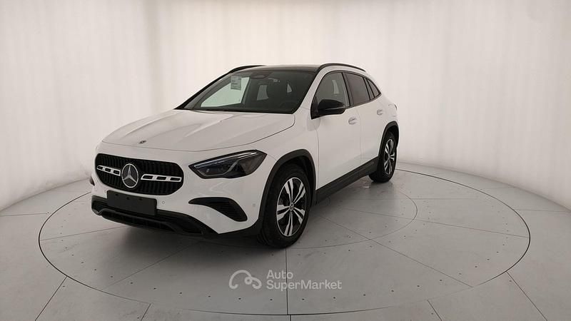 Nuova Mercedes GLA200 150 CV (110 kW) 2026 Bianco SUV
