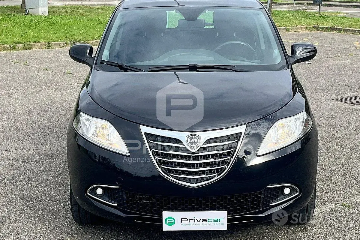 Begagnad Lancia Ypsilon Gold 85 HK (62 kW) 2013 Svart Halvkombi