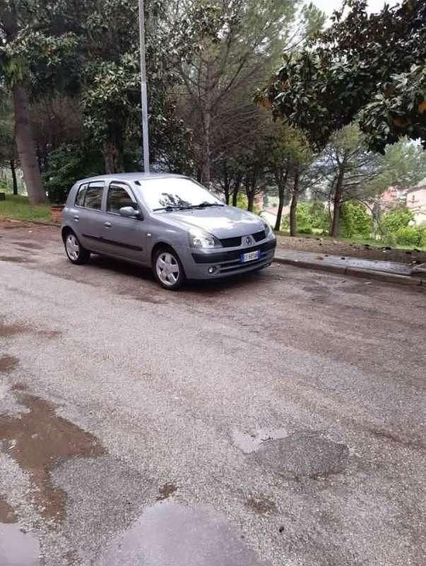 Usata Renault Clio II Dynamique 82 CV (60 kW) 2004 Berlina