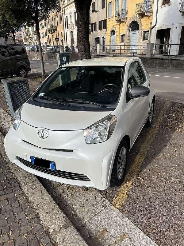 Begagnad Toyota iQ 68 HK (50 kW) 2014 Halvkombi