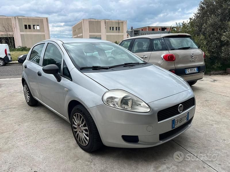 Usata Fiat Grande Punto 75 CV (55 kW) 2013 Grigio Utilitaria