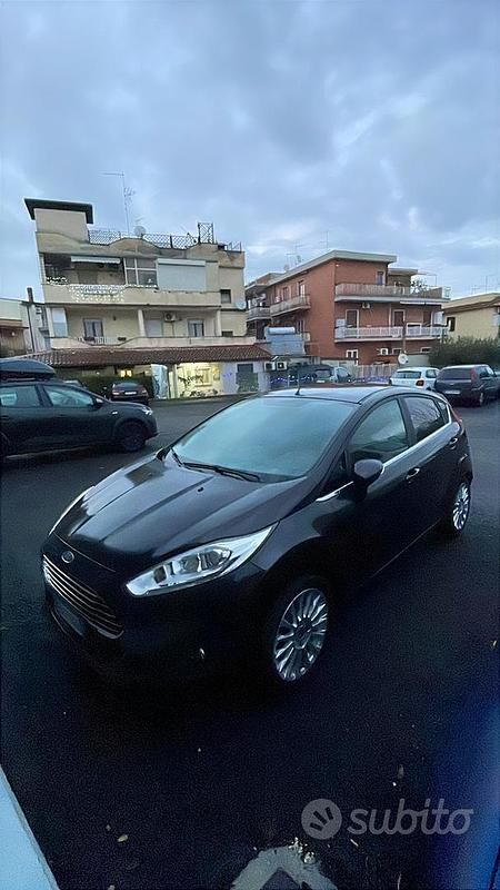 Usata Ford Fiesta Titanium 80 CV (58 kW) 2014 Nero Utilitaria