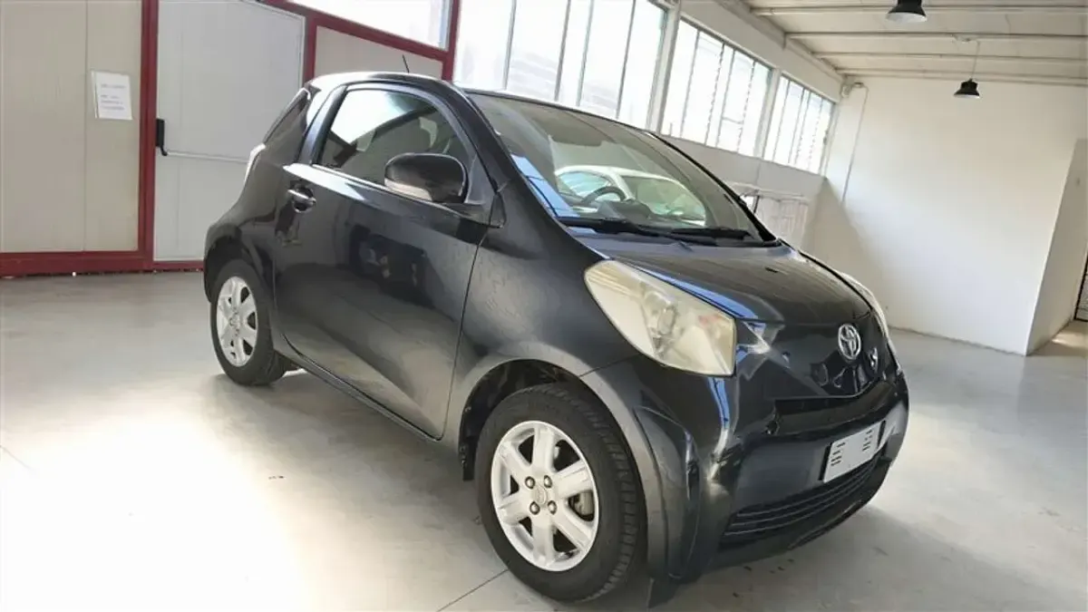 Usata Toyota iQ Sol 68 CV (50 kW) 2009 Nero Utilitaria