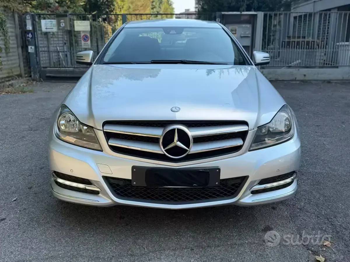 Usata Mercedes C180 Executive 156 CV (114 kW) 2011 Grigio Berlina