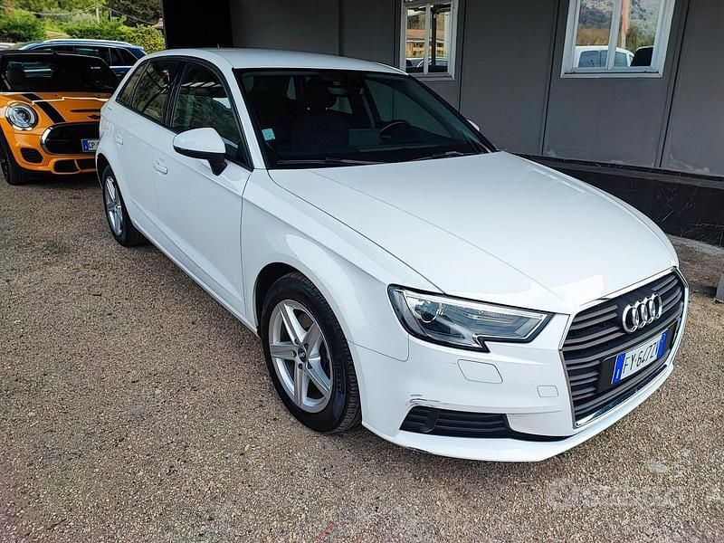 Usado Audi A3 Design 150 CV (110 kW) 2019 Blanco Berlina