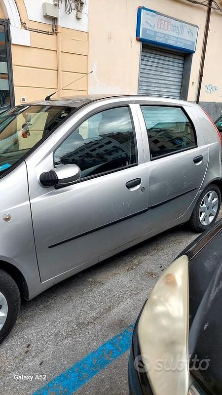 Usata Fiat Punto 80 CV (58 kW) 2004 Grigio Utilitaria