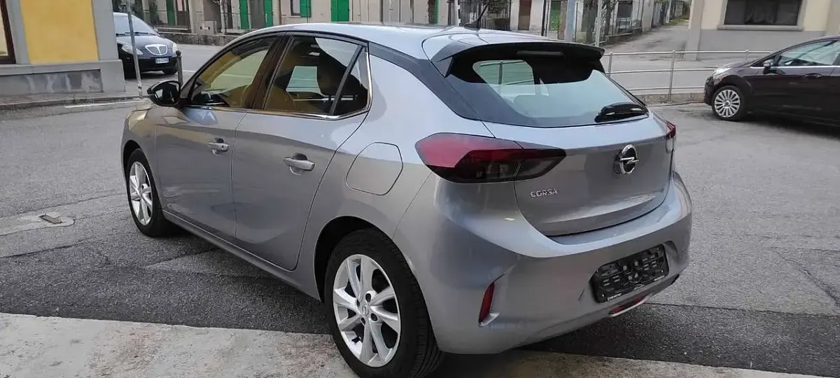 Usata Opel Corsa Elegance 75 CV (55 kW) 2021 Argento Utilitaria
