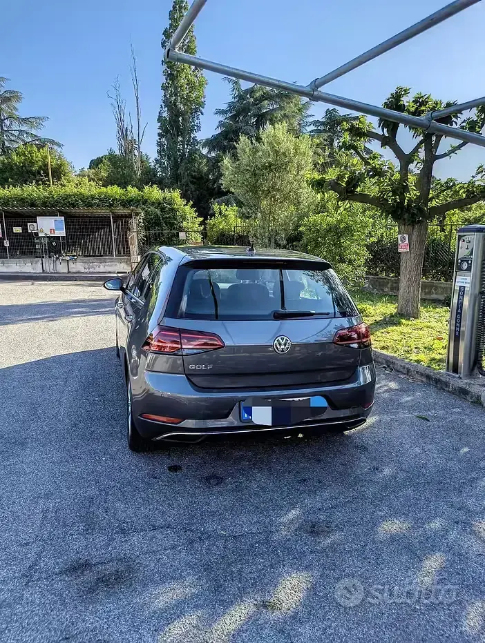 Begagnad VW Golf VIII 110 HK (80 kW) 2020 Grå Sedan