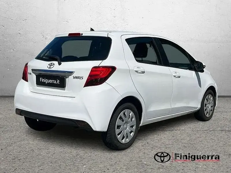 Usata Toyota Yaris Active 69 CV (50 kW) 2014 Bianco Utilitaria