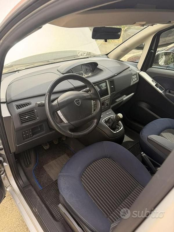 Usata Lancia Musa 95 CV (69 kW) 2010 Grigio Monovolume