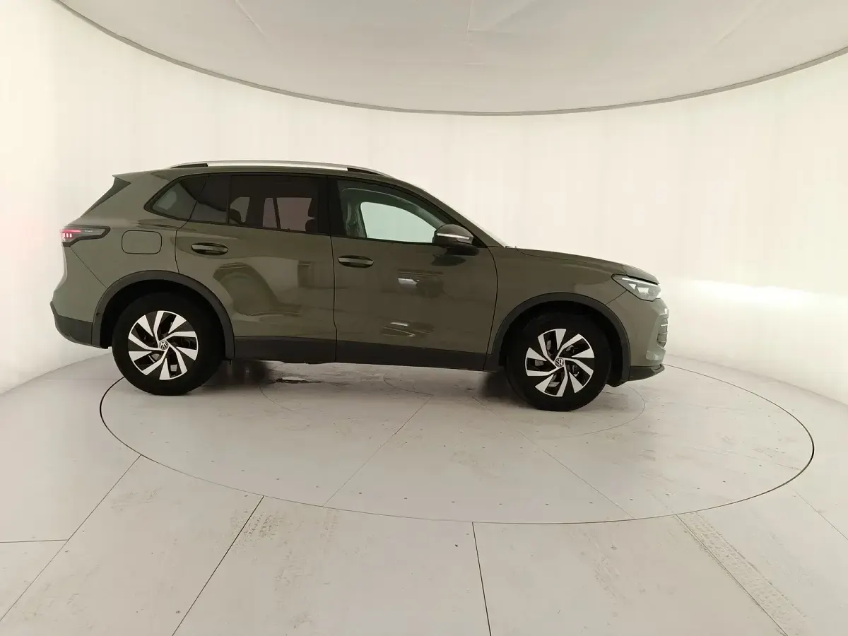 Usata VW Tiguan Edition 150 CV (110 kW) 2024 Verde SUV