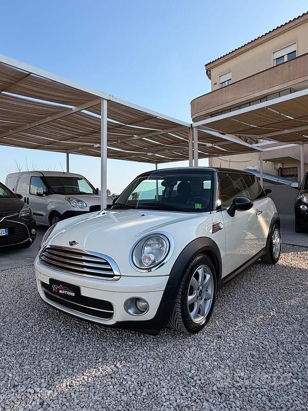 Usata Mini Cooper D 110 CV (80 kW) 2009 Beige Utilitaria