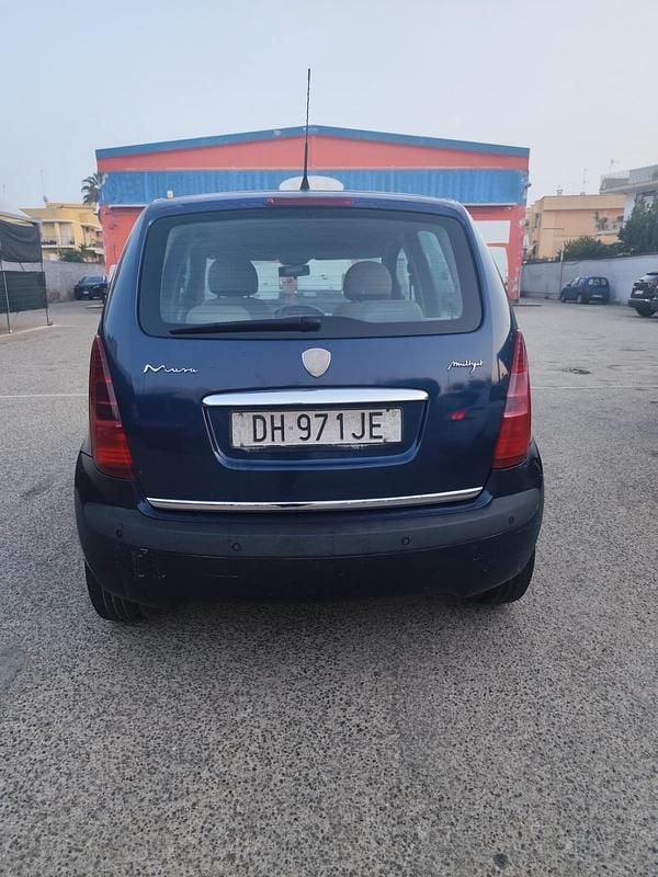 Usata Lancia Musa 90 CV (66 kW) 2007 Blu Monovolume