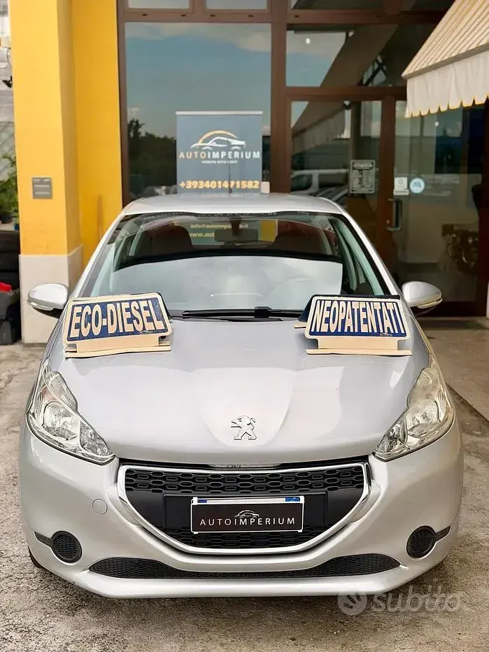 Usata Peugeot 208 68 CV (50 kW) 2014 Grigio Utilitaria