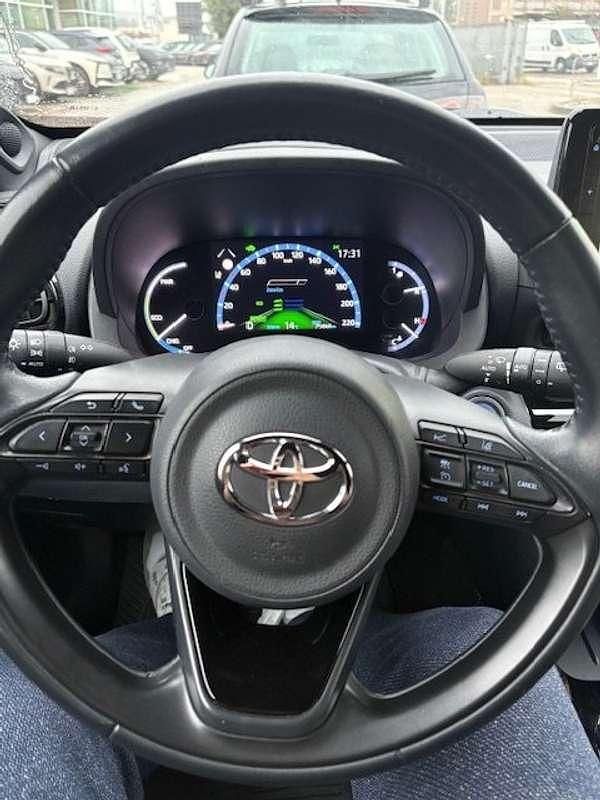 Usata Toyota Yaris Cross 92 CV (67 kW) 2021 Oro SUV