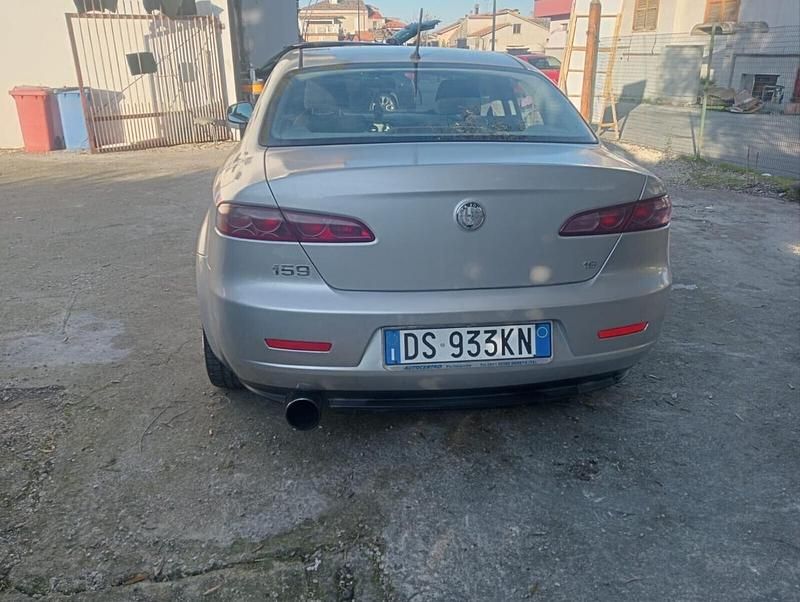 Second-hand Alfa Romeo 159 Ti 149 CP (109 kW) 2008 Argintiu Berlinǎ