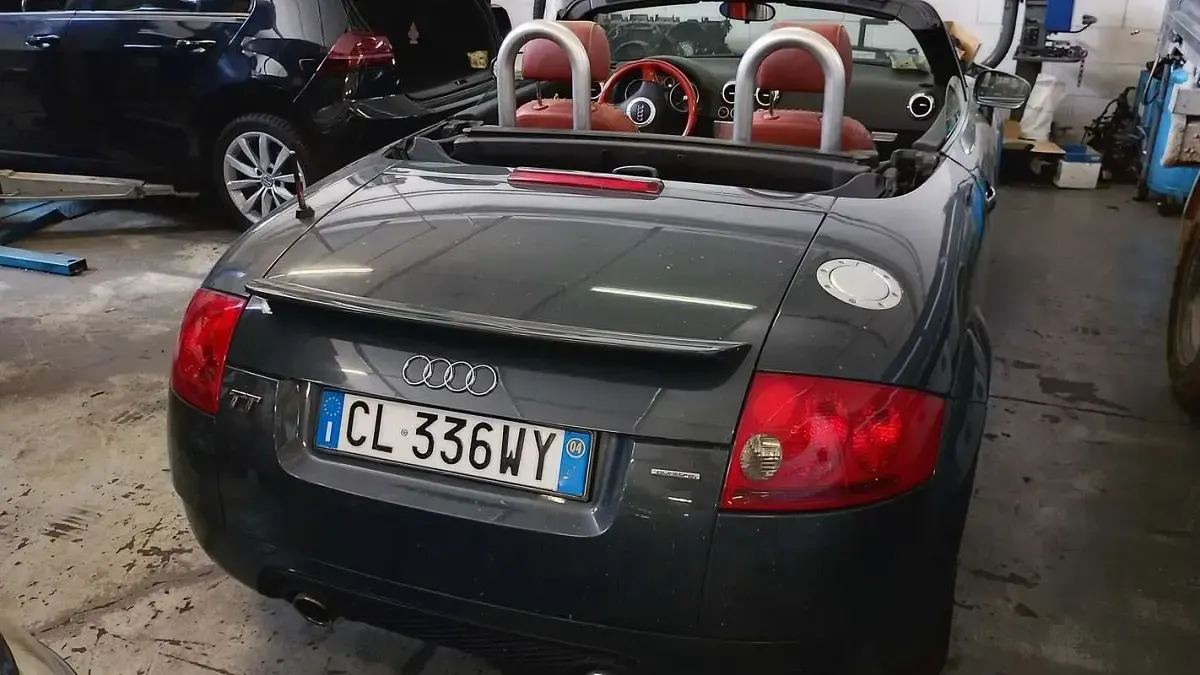 Usata Audi TT Roadster Ambiente 224 CV (164 kW) 2004 Grigio Cabrio