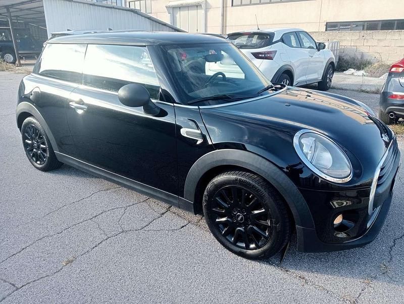 Usata Mini ONE 75 CV (55 kW) 2018 Nero Utilitaria