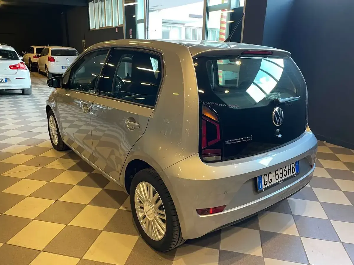 Usata VW up! Move 68 CV (50 kW) 2021 Grigio Utilitaria
