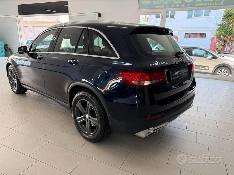 Usata Mercedes GLC250 204 CV (150 kW) 2016 Blu Station wagon