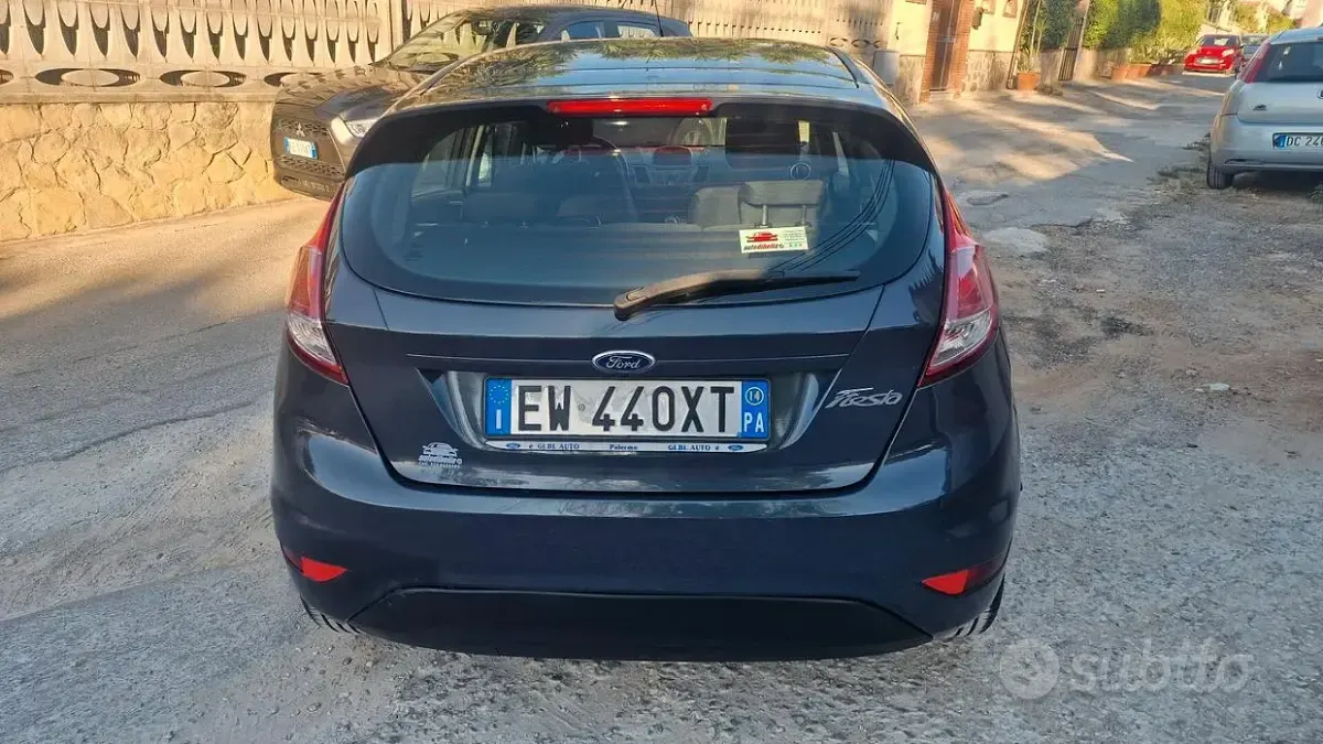 Usata Ford Fiesta Titanium 75 CV (55 kW) 2014 Bianco Utilitaria