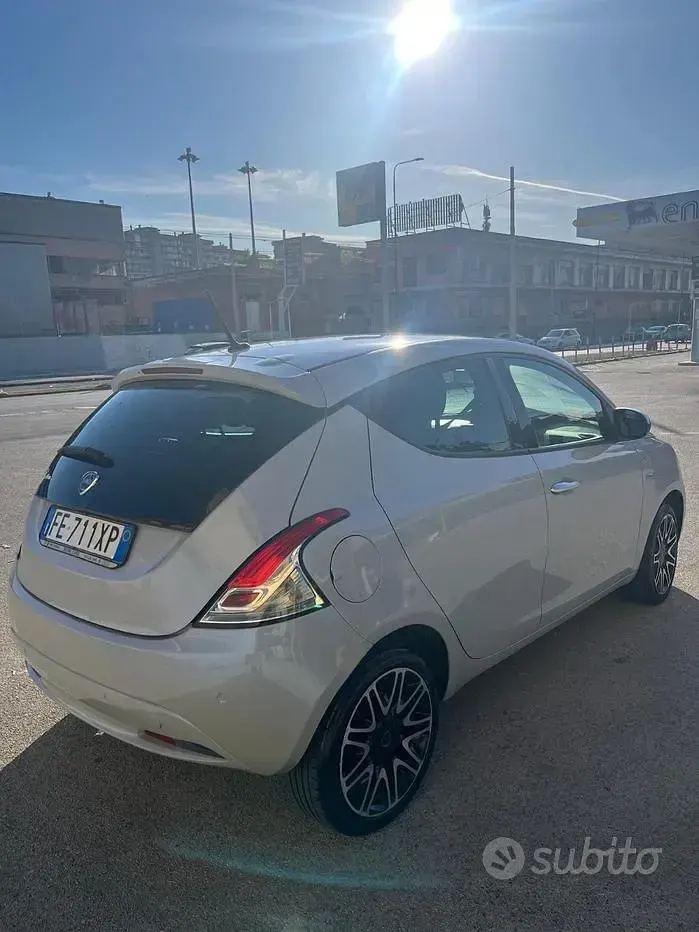 Usata Lancia Ypsilon 95 CV (69 kW) 2016 Utilitaria