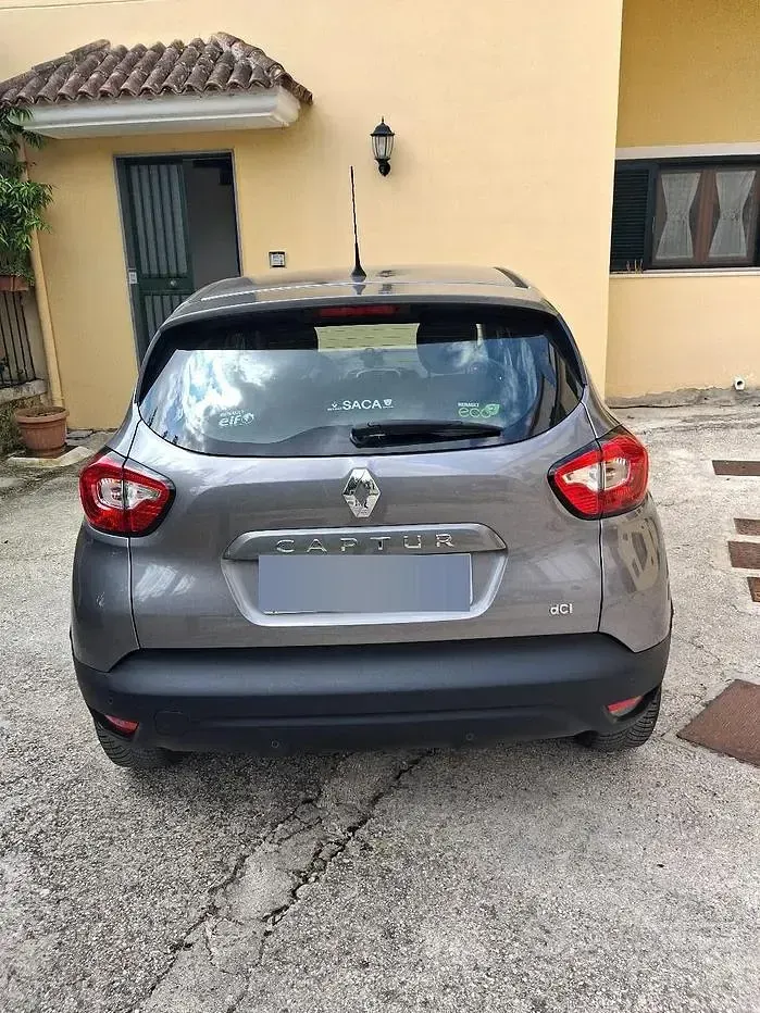 Usata Renault Captur Zen 90 CV (66 kW) 2016 Grigio SUV