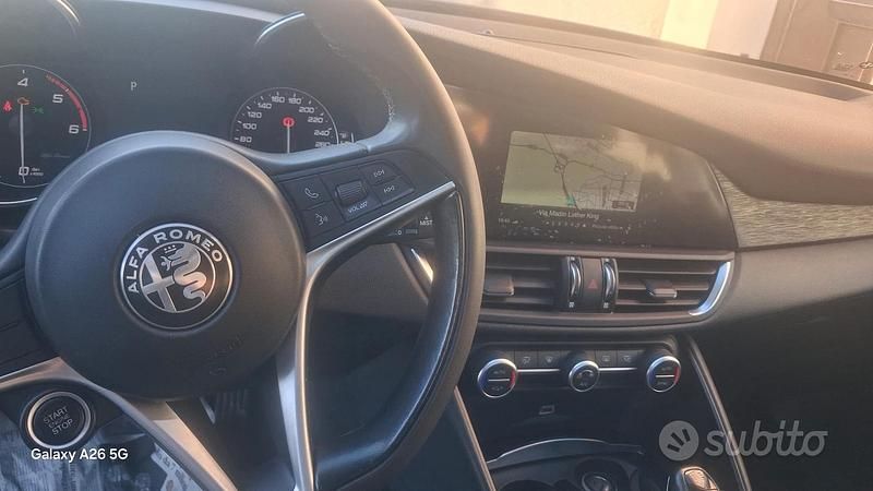 Usata Alfa Romeo Giulia 150 CV (110 kW) 2018 Grigio Berlina