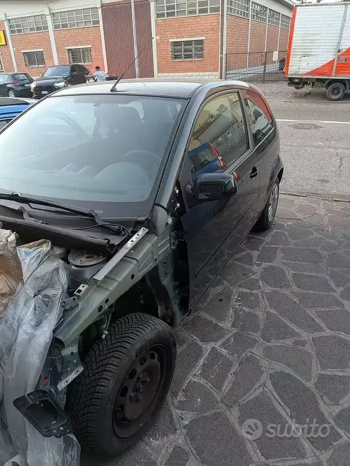 Usata Ford Fiesta 80 CV (58 kW) 2007 Bluazzurro Utilitaria