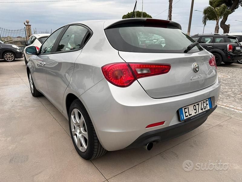 Usata Alfa Romeo Giulietta Distinctive 105 CV (77 kW) 2012 Grigio Berlina