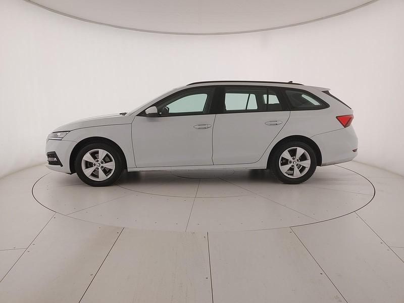 Usata Skoda Octavia Executive 150 CV (110 kW) 2023 Bianco luna metallizzato Station wagon