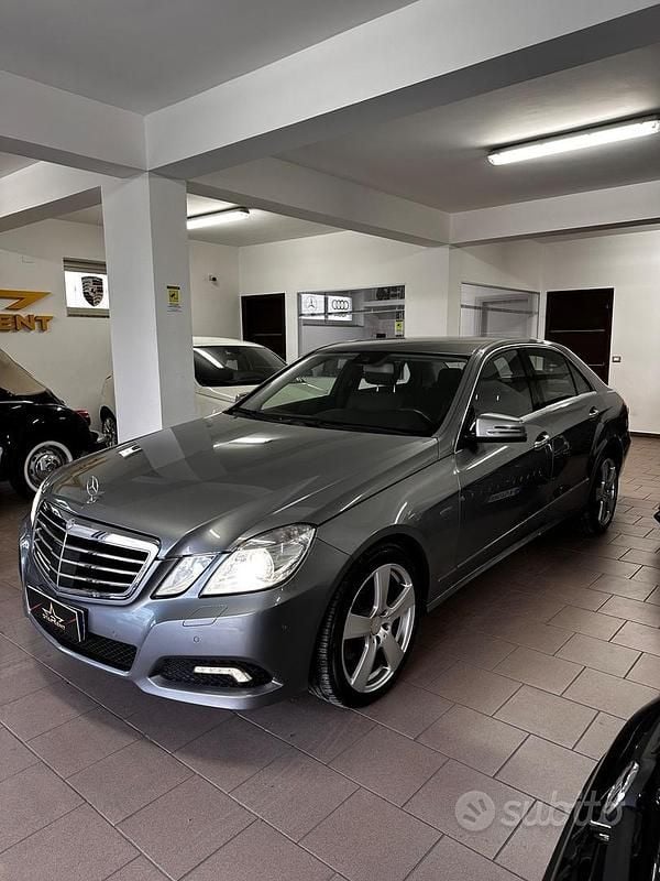 Usata Mercedes E350 Avantgarde 231 CV (169 kW) 2010 Grigio Berlina