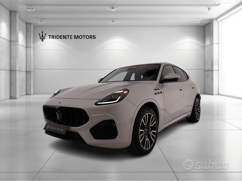 Argento Usata 2023 Maserati Grecale SUV | 62.500 € (Buon prezzo) - Immagine 1/4