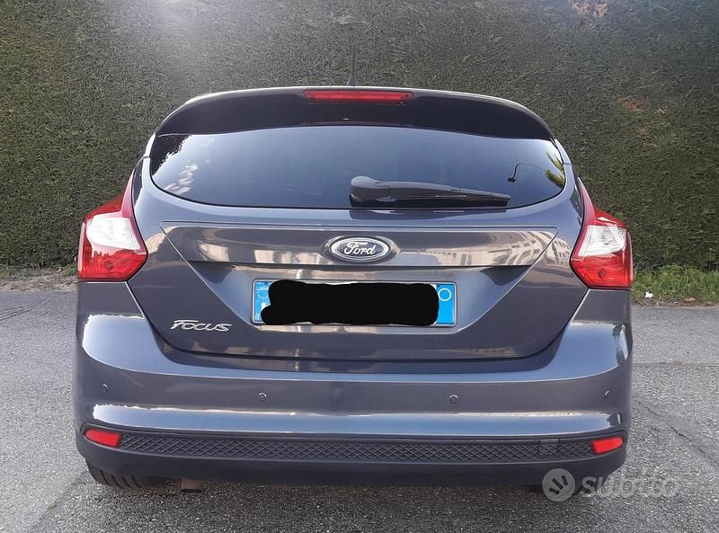 Usata Ford Focus Titanium 115 CV (84 kW) 2011 Grigio Berlina