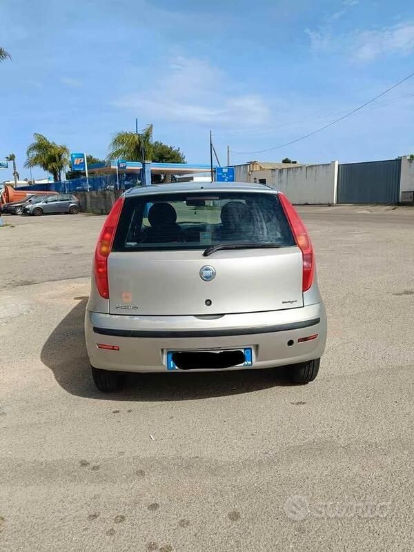 Usata Fiat Punto 69 CV (50 kW) 2005 Grigio Utilitaria