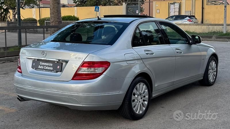 Usata Mercedes C220 Elegance 170 CV (125 kW) 2009 Grigio Berlina